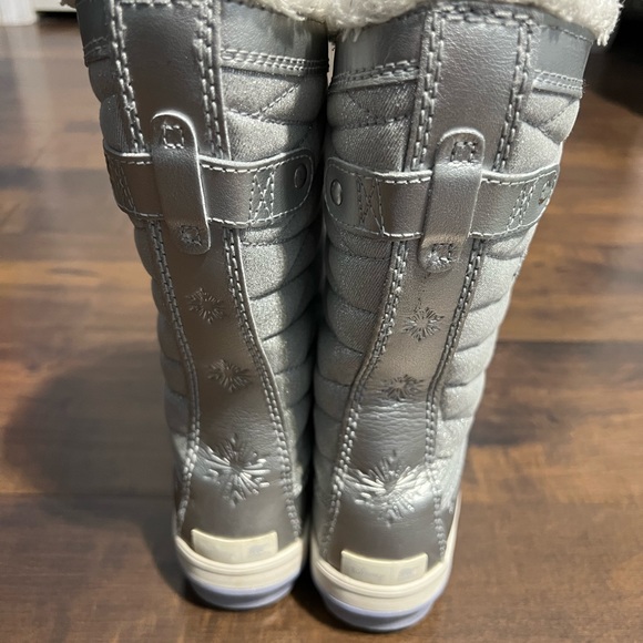 THE COLD WON’T BOTHER YOU IN THESE ‘FROZEN 2’-INSPIRED SOREL BOOTS - Picture 4 of 5